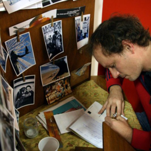 L’écrivain public de cartes postales d’amour